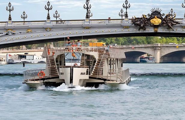 Seine River 1-Hour Sightseeing Cruise from Eiffel Tower