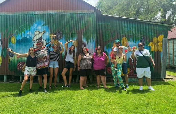 Discovery DE the real Dominican Republic EN small committee.