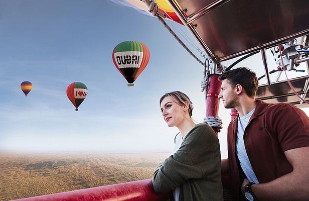 Luxury Sunrise Balloon Flight with Desert Breakfast and Falconry 