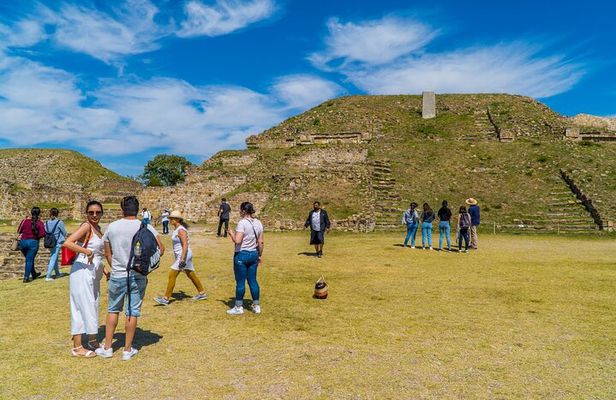 Private Guided Tour Oaxaca Monte Alban Ruins with Transport