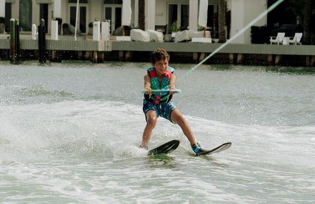 One Hour Waterskiing Lesson: Ultimate Miami Thrills