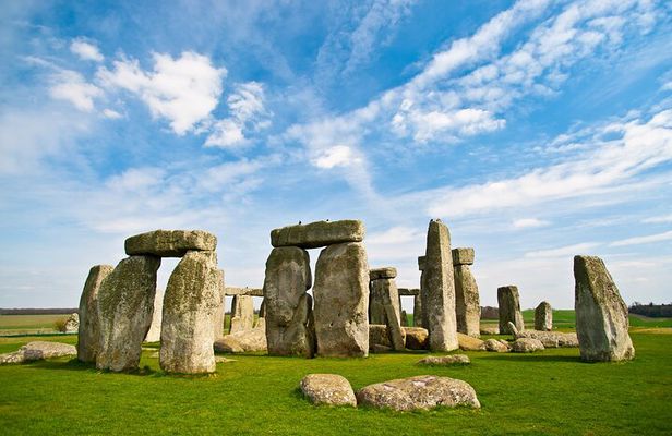 Private Tour of Stonehenge, Bath and Castle Combe.
