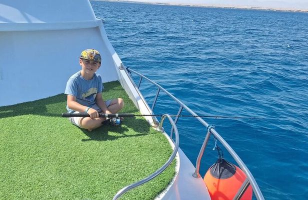 Full Day Fishing and Snorkeling Adventure with Lunch 