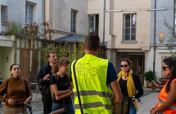 Paris Guided Bike Tour – Le Marais and Île de la Cité Hidden Gems