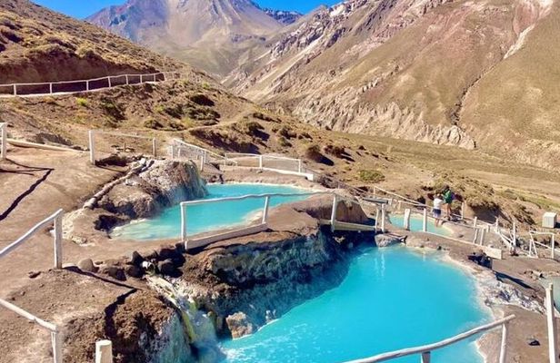 Cajon DE l Maipo and Termas de Colina
