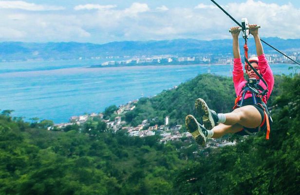 Adventure & relaxation: 11 zip lines, pool, bar, waterfall