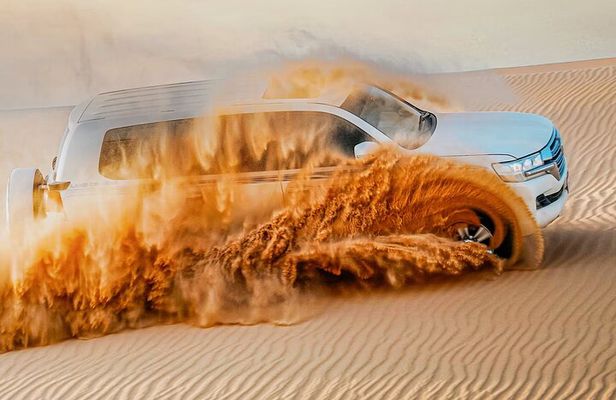 Desert Safari Experience with Dune Bashing and Dinner in Dubai