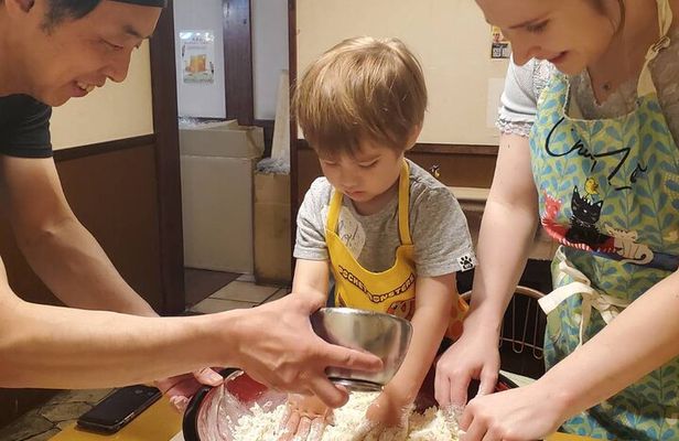 Udon and Tempura Cooking Class in Nara