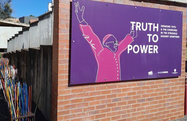 Half Day Discovery of Soweto and Apartheid Museum with Lunch 