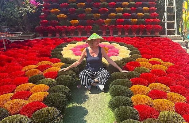 Hanoi Half-Day Tour to Incense Village & Conical Hat Crafting