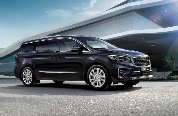 Dubai & Abu Dhabi Private Chauffeur Service 7-Seater | 10 Hrs