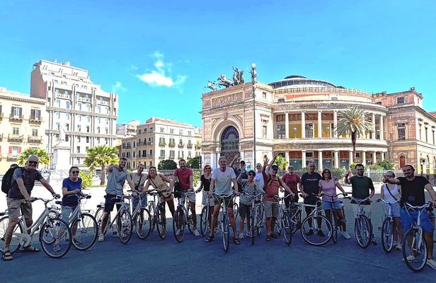 Bike tour of the historic center of Palermo with tasting