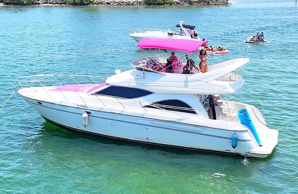 50ft Pink Yacht + 2 Jetkis Included Pink Yacht Charter In Miami