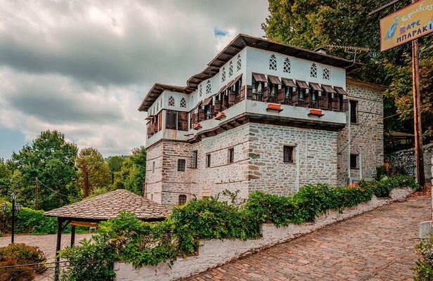 Volos: Small Group Tour to Pinakates, Vizitsa & Milies