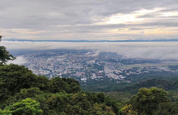 3 experiences: Doi Suthep Temple, Wat Phalat & monks trails hike