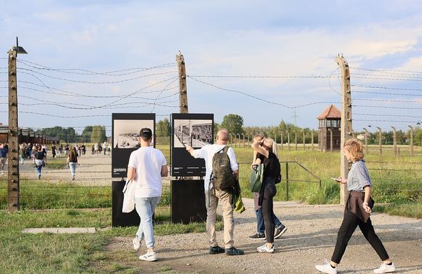 Auschwitz Guided Tour with Minivan Hotel Pickup from Krakow