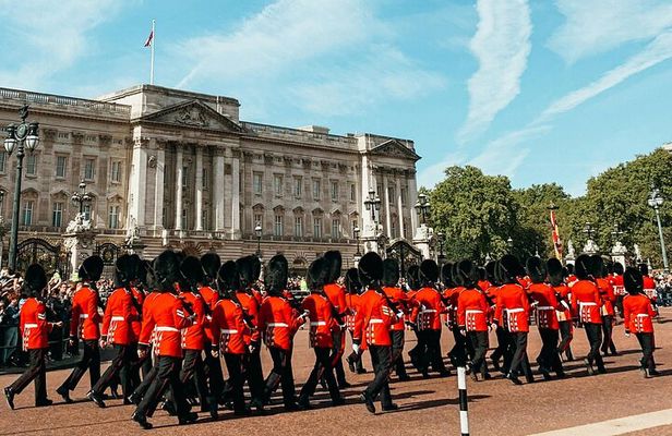 Private Royal Walk of London with a Local Expert