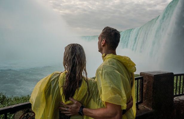Niagara Falls Day Tour, Boat Cruise and Journey Behind the Falls