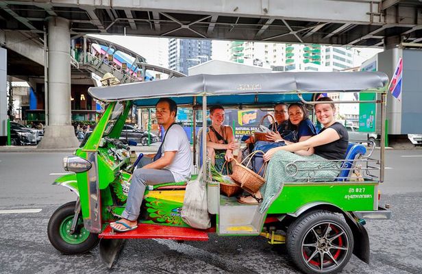 Hands-on Thai Cooking Class & Market Tour in Sukhumvit