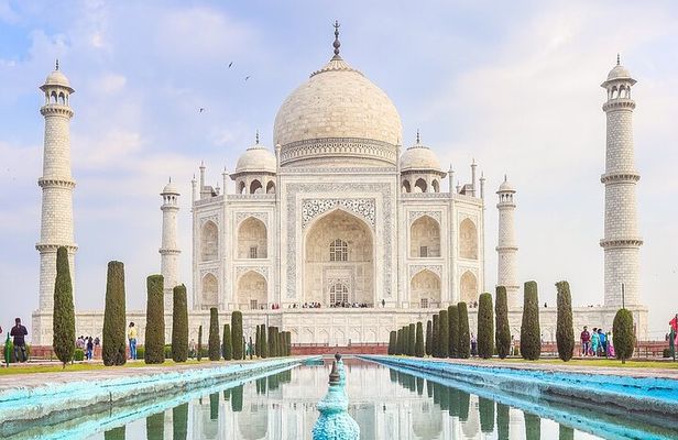 Skip the line: Taj Mahal Agra Private Day Trip From Delhi By Car