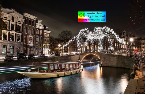 Amsterdam Light Festival: Cruise Heated Saloon Boat w/ Hot Drinks