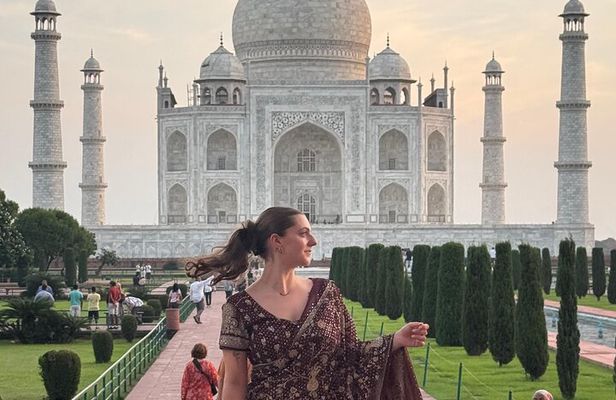 Taj Mahal & Agra Fort Tour from Delhi with 5-Star Lunch