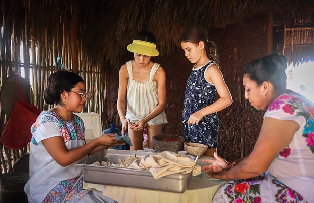 Private Tour to Chichen Itza and Cenote with Lunch