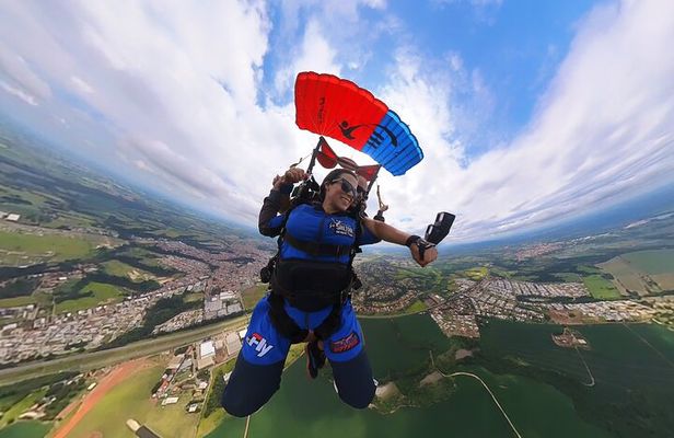 Parachute jump in Boituva with 360o Vision