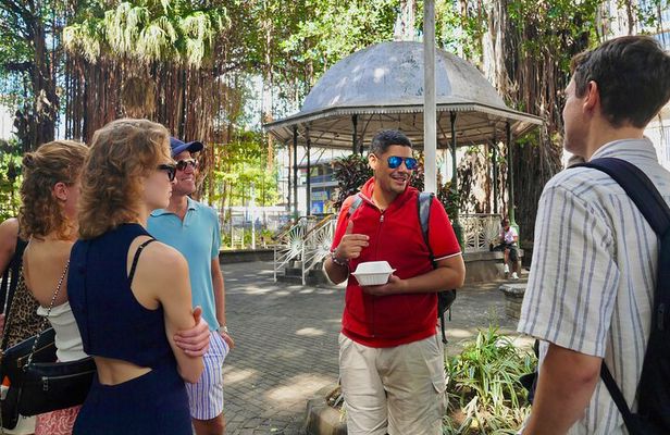 Port Louis: Street Food & City Highlights Walking Tour