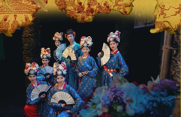 Chinese tradional dancing show with sichuan banquet feast