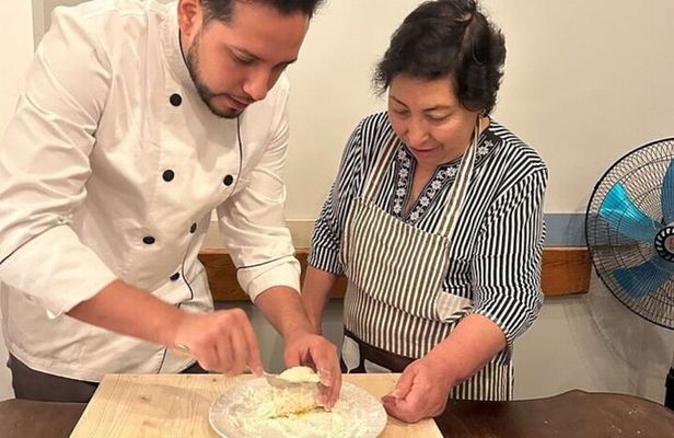 Authentic Pasta and Tiramisù cooking class at spanish steps