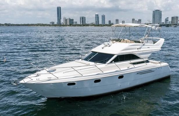 Private Luxury Yacht 55 Tour for 13 Pax to Star and Fisher Island