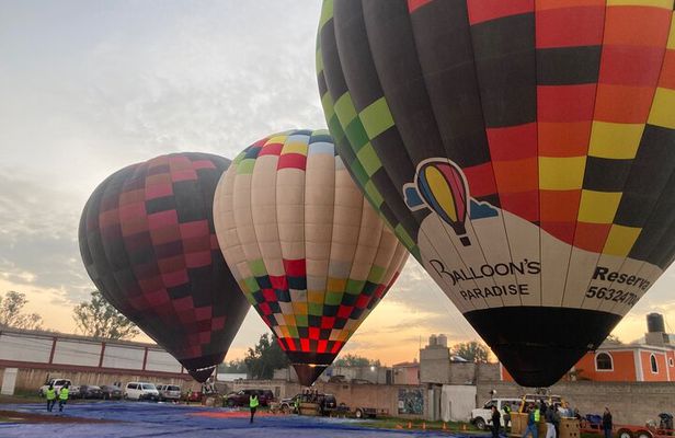 Teotihuacan Balloon flight, breakfast and transportation.