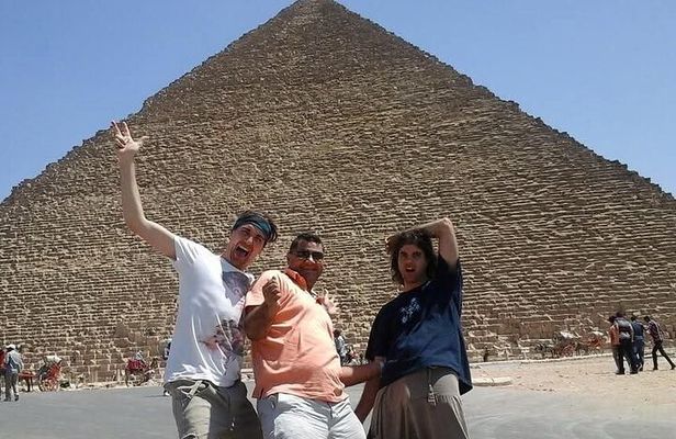 Full-Day Private Tour of Giza Pyramids & Saqqara& memphis