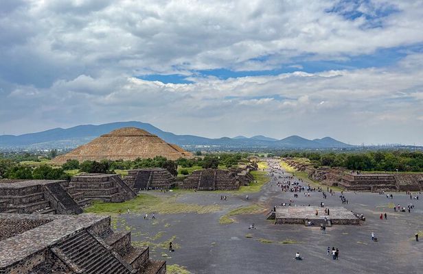Teotihuacan Private from Mexico City in the early hours