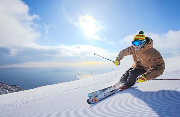 Shiga Biwako Valley Winter Ski Day Tour from Osaka 