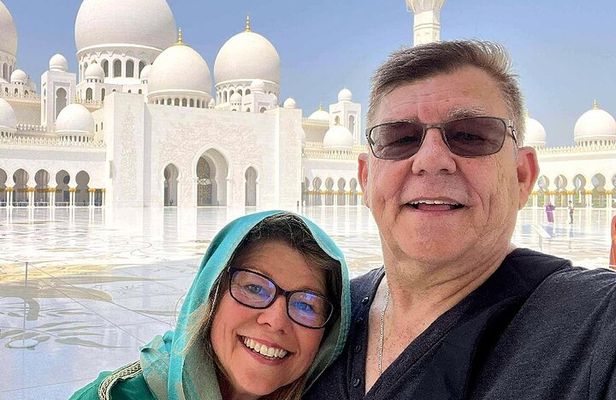 Abu Dhabi City Tour: Grand Mosque, Etihad Towers, Palace & Louvre
