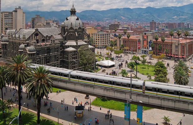 Medellín Highlights: with local guide and transfers from hotel