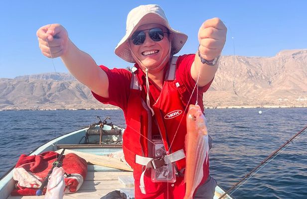 2 Days Private Wadi Shab Adventure and Tiwi Fishing Tour