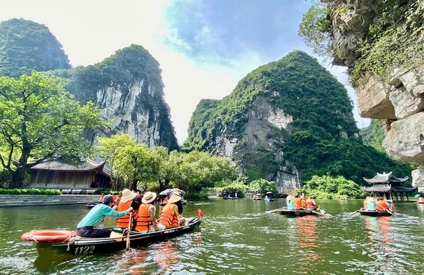 4 Days Hanoi to Pu Luong and Ninh Binh Culture Nature Adventure