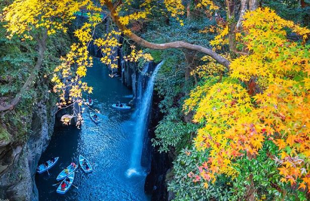 Fukuoka: Mt.Aso, Miyazaki, Takachiho Gorge boat/Beef Lunch Tour