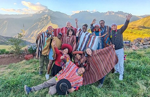 Machu Picchu Overnight Tour with Andean Weaving Experience 
