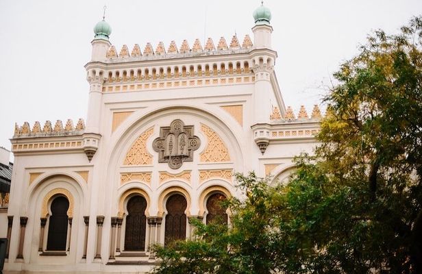 PRIVATE: 3h Stories of Prague Jewish Quarter Tour, drink included