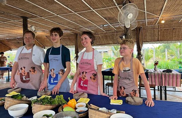 Phnom Penh Silk Island Cooking Class & Culinary Vespa Adventure 