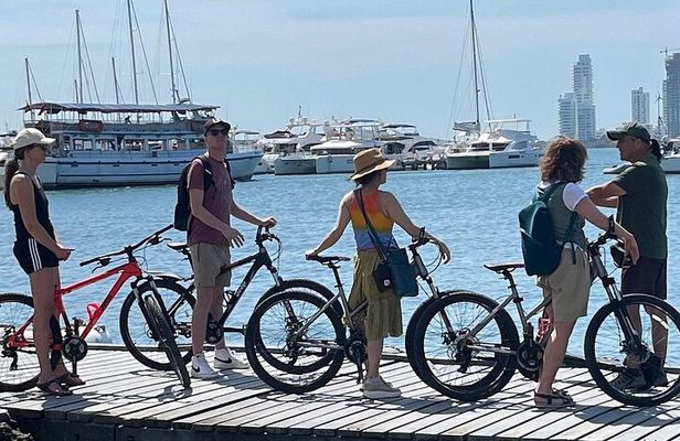NEW! Sunset Bike Ride from Cartagena's Bay to Barrio Getsemaní