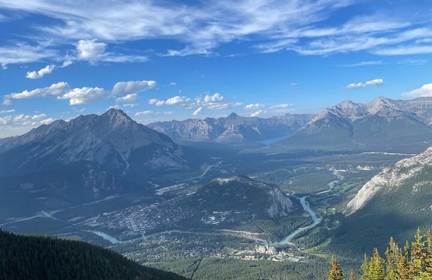Lake Louise Banff Tour from Calgary Canmore Banff