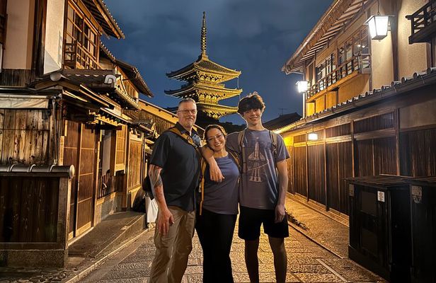 Kyoto Gion Night Tour: Discover Geisha District and Hidden Gems