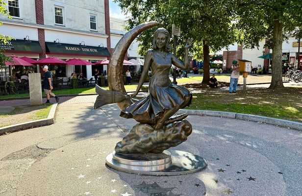 Witches & Riches: Small Group Full-Day Tour of Salem from Boston