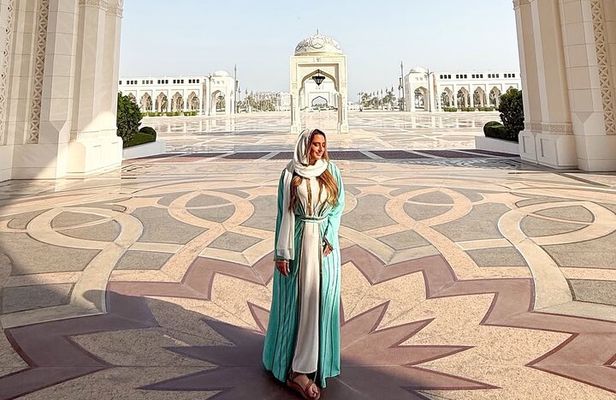 Private Abu Dhabi Tour: Grand Mosque, Royal Palace & Free Abaya