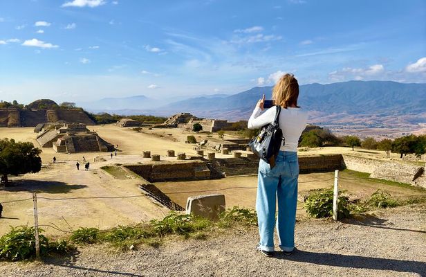 Private tour to Monte Alban and alebrijes and black mud and textiles